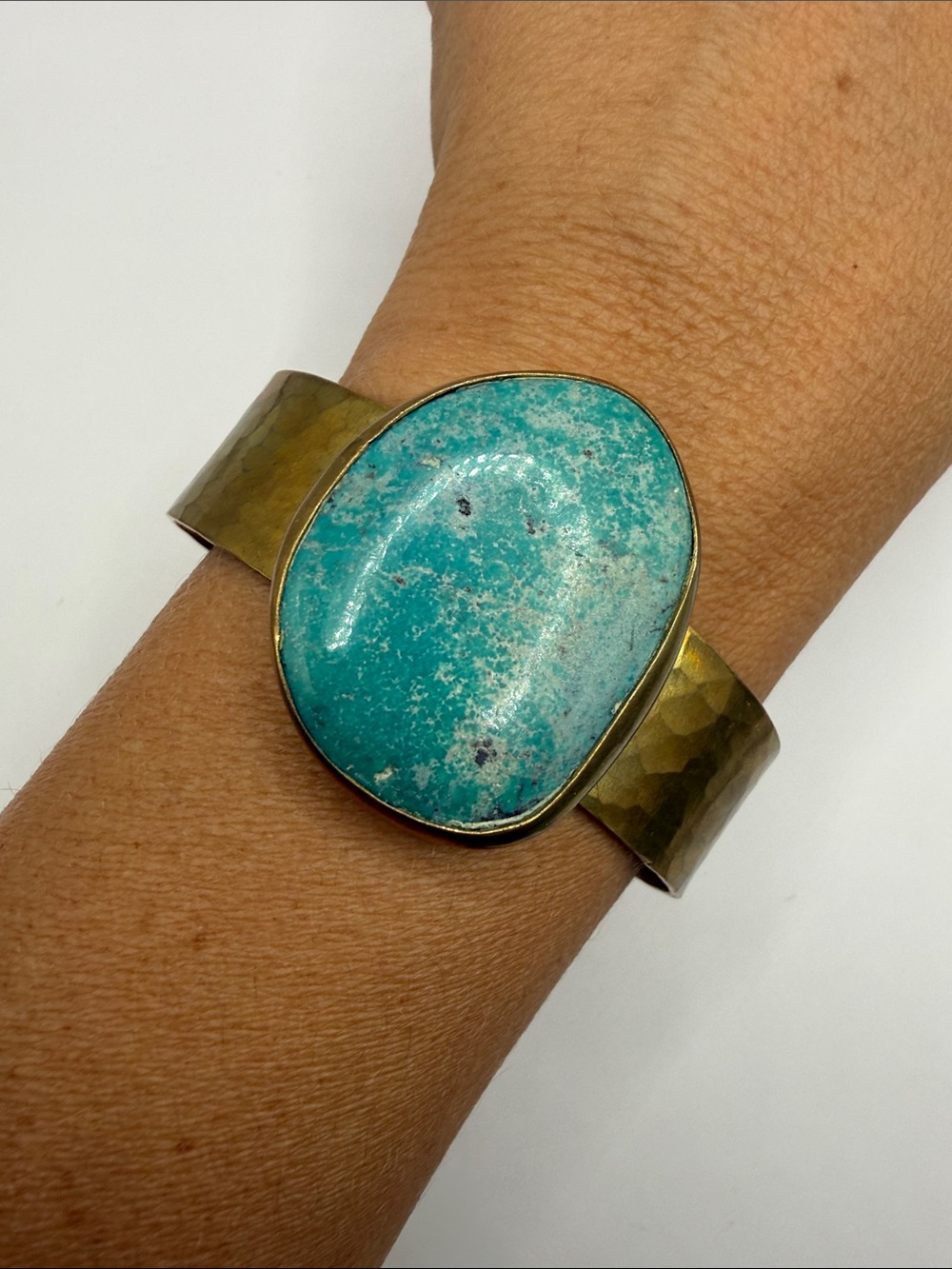 Vintage Gold Tone Hammered Metal Turquoise Stone Large Cuff Bangle Bracelet